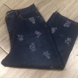 All American Slimming Effect “Amanda” Embroidered Denim Crops